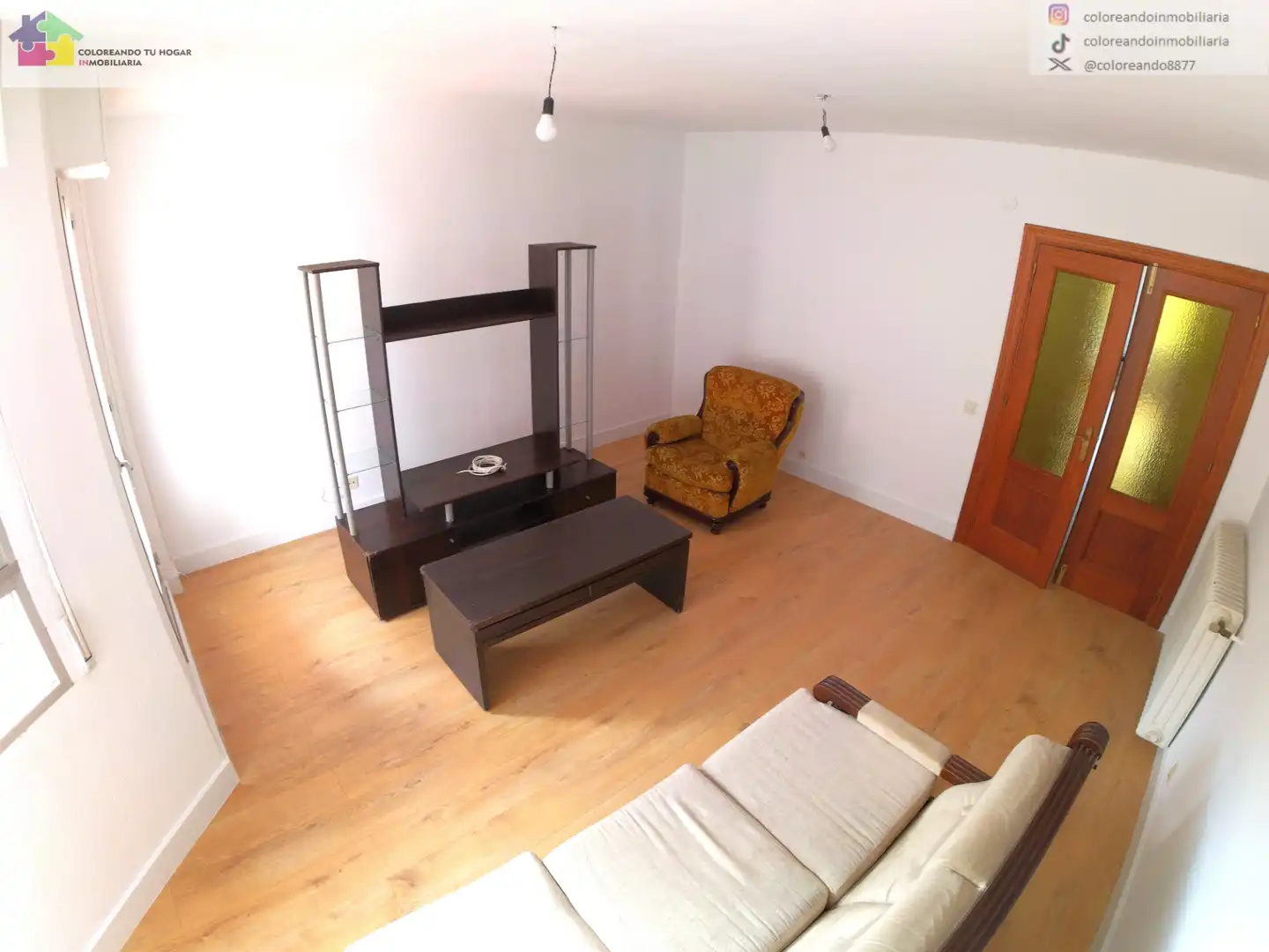 Sala de estar de Piso en venta en Matallana de Torío con Calefacción, Jardín privado y Parquet