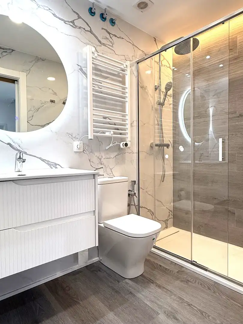 Bathroom of Flat for sale in Sant Boi de Llobregat  with Air Conditioner, Heating and Parquet flooring