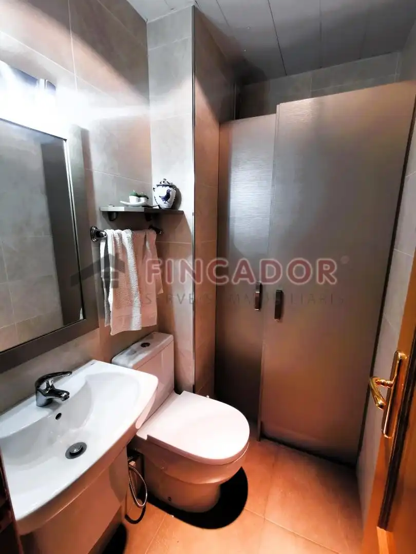 Baño de Piso en venta en Cornellà de Llobregat con Calefacción, Parquet y Balcón