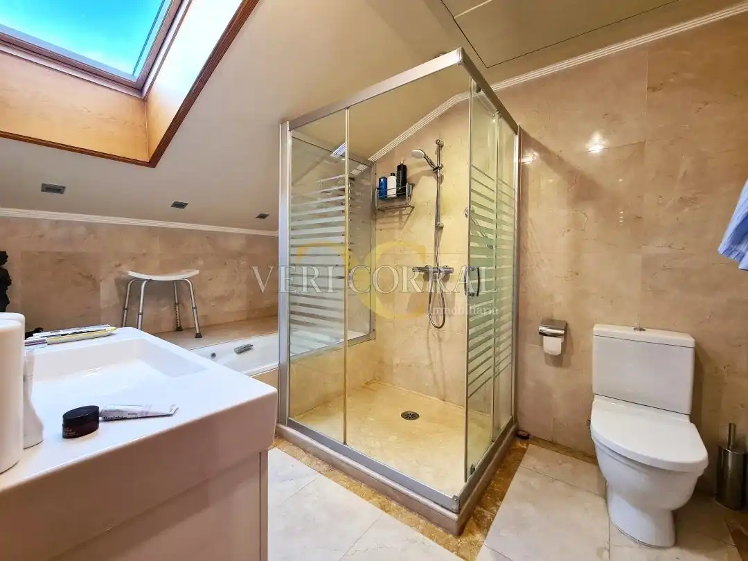Bathroom of Flat for sale in Oviedo   with Heating, Terrace and Storage room