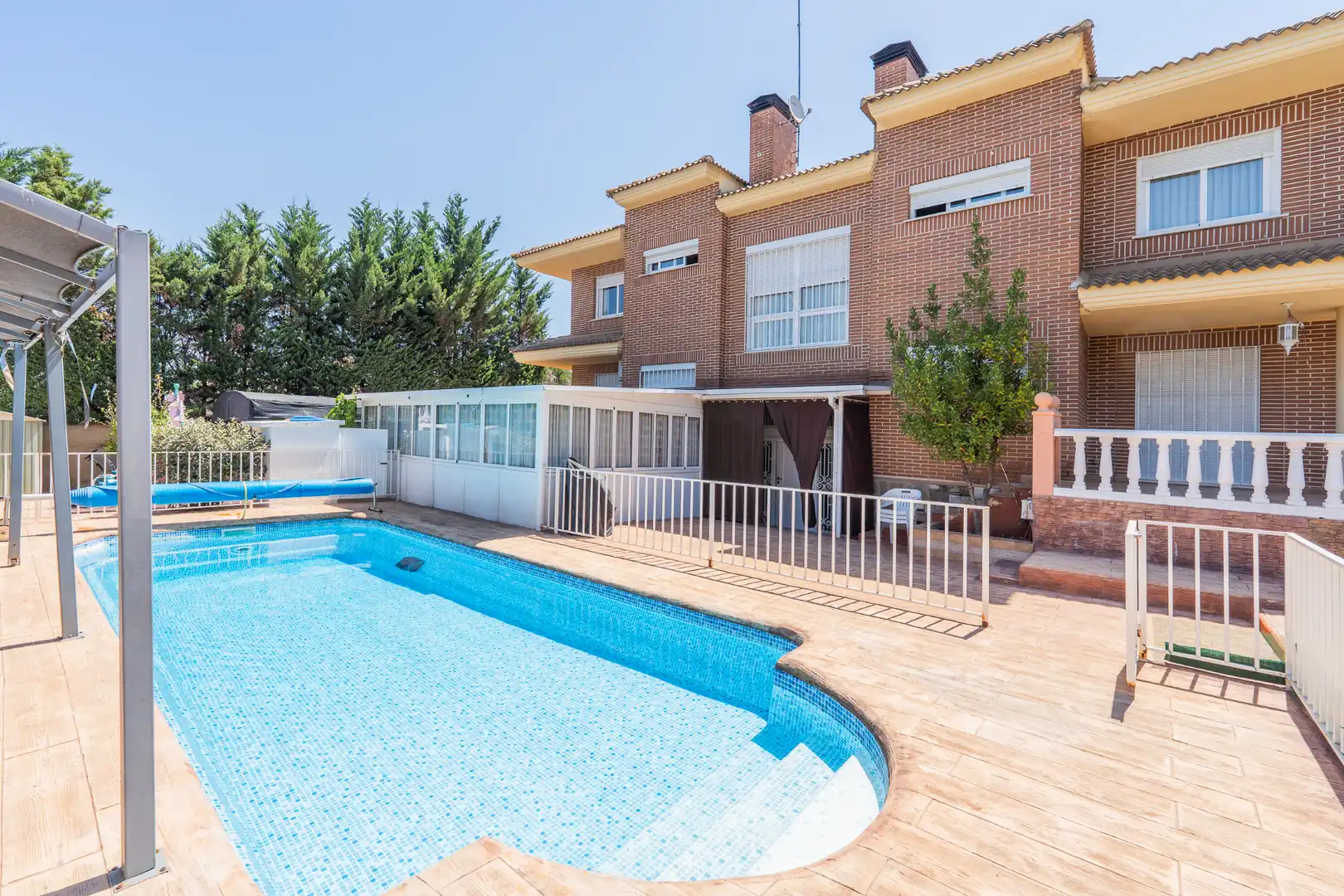 Swimming pool of Houses for sale in San Sebastián de los Reyes  with Air Conditioner, Heating and Private garden