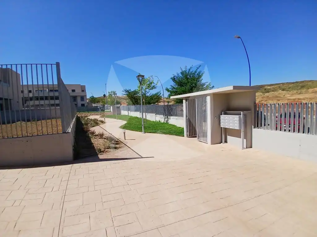 Außenansicht von Wohnung zur Miete in Badajoz mit Klimaanlage, Privatgarten und Terrasse
