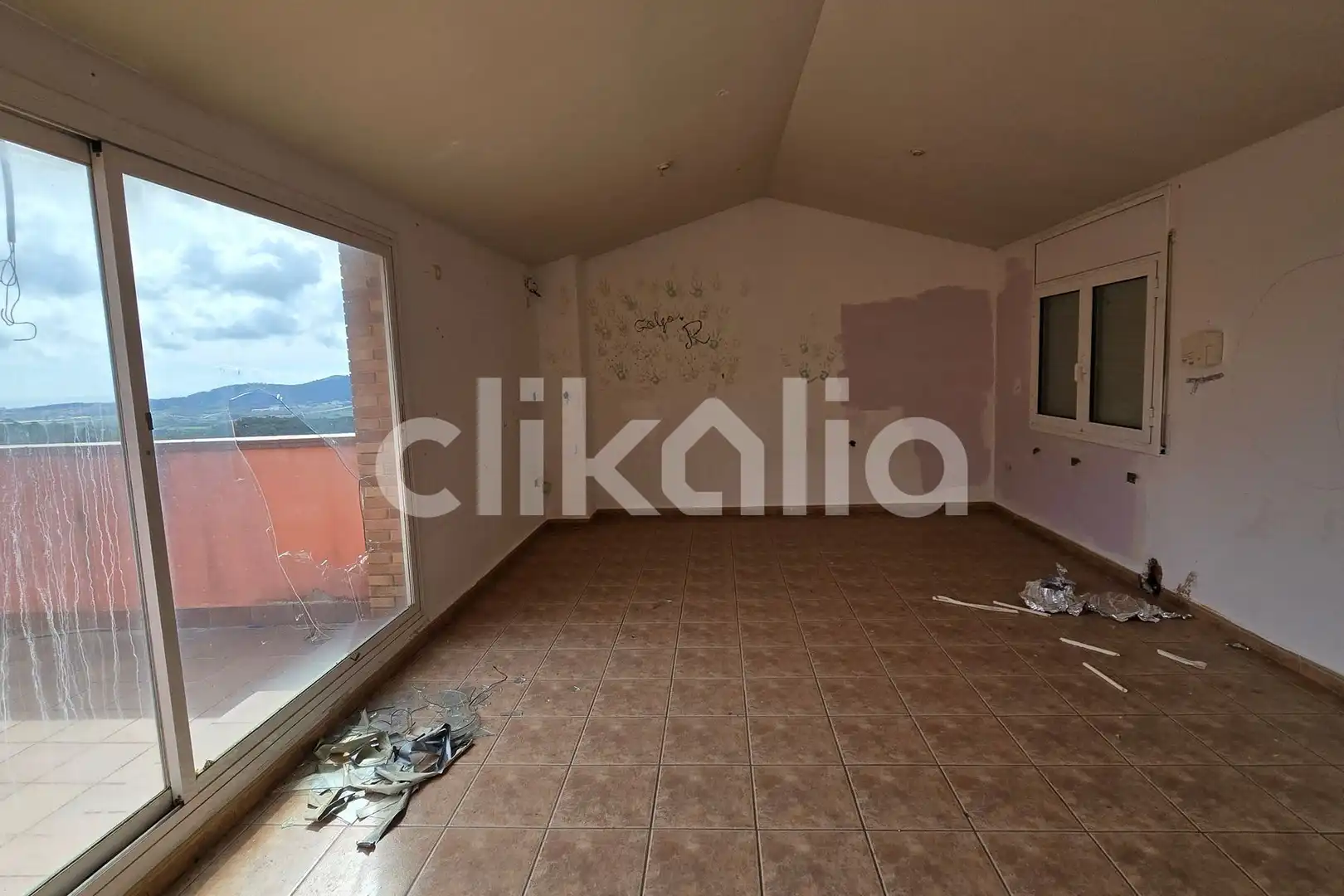 Sala d'estar de Casa o xalet en venda en Tordera amb Calefacció, Terrassa i Piscina
