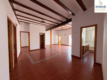 Casa rústica amb balcó en venda a Camino ACEQUIA 18