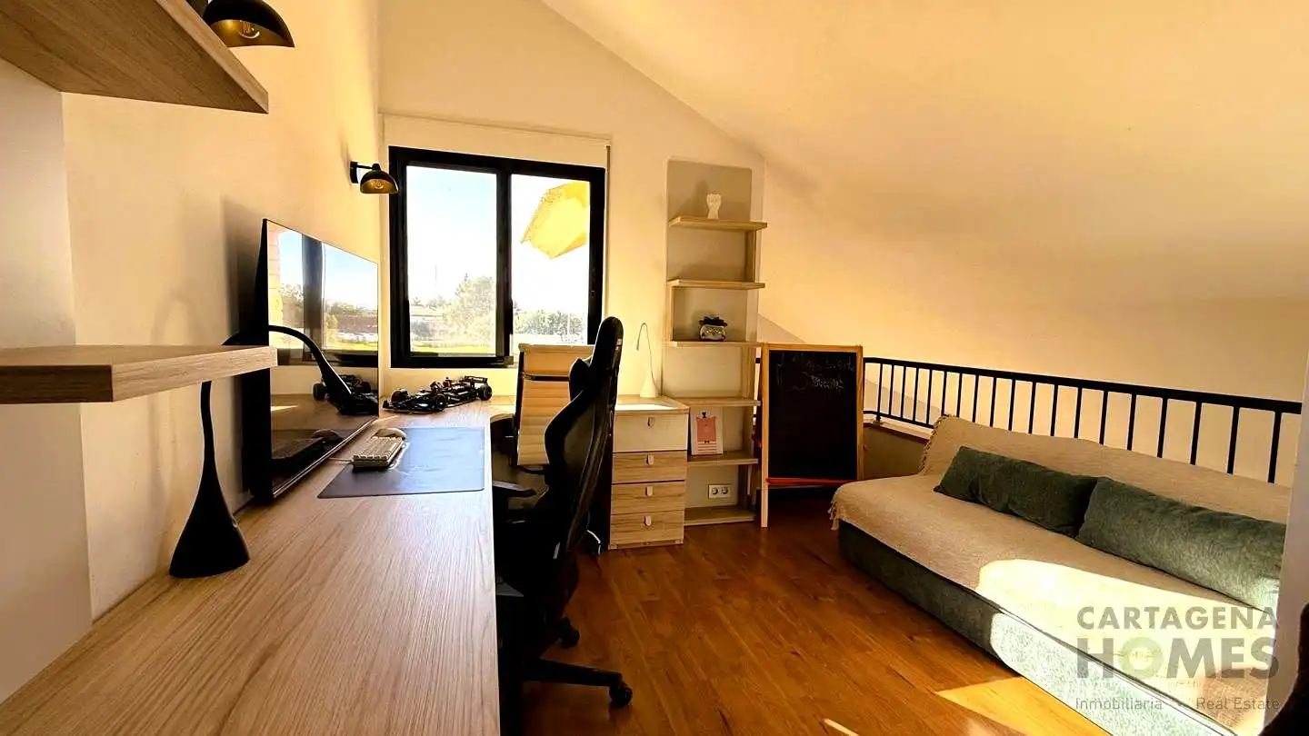 Habitación de Casa adosada en venta en Cartagena con Aire acondicionado, Jardín privado y Parquet