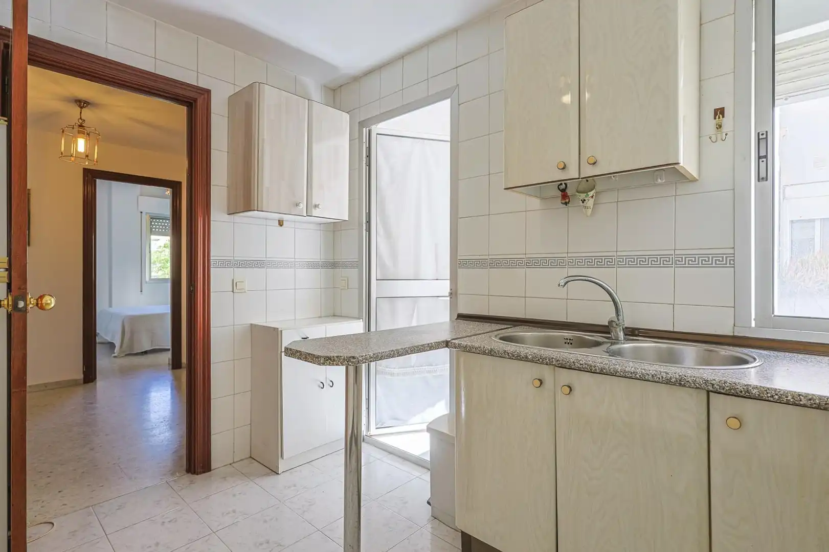 Kitchen of Flat for sale in Sevilla  with Air Conditioner and Furnished