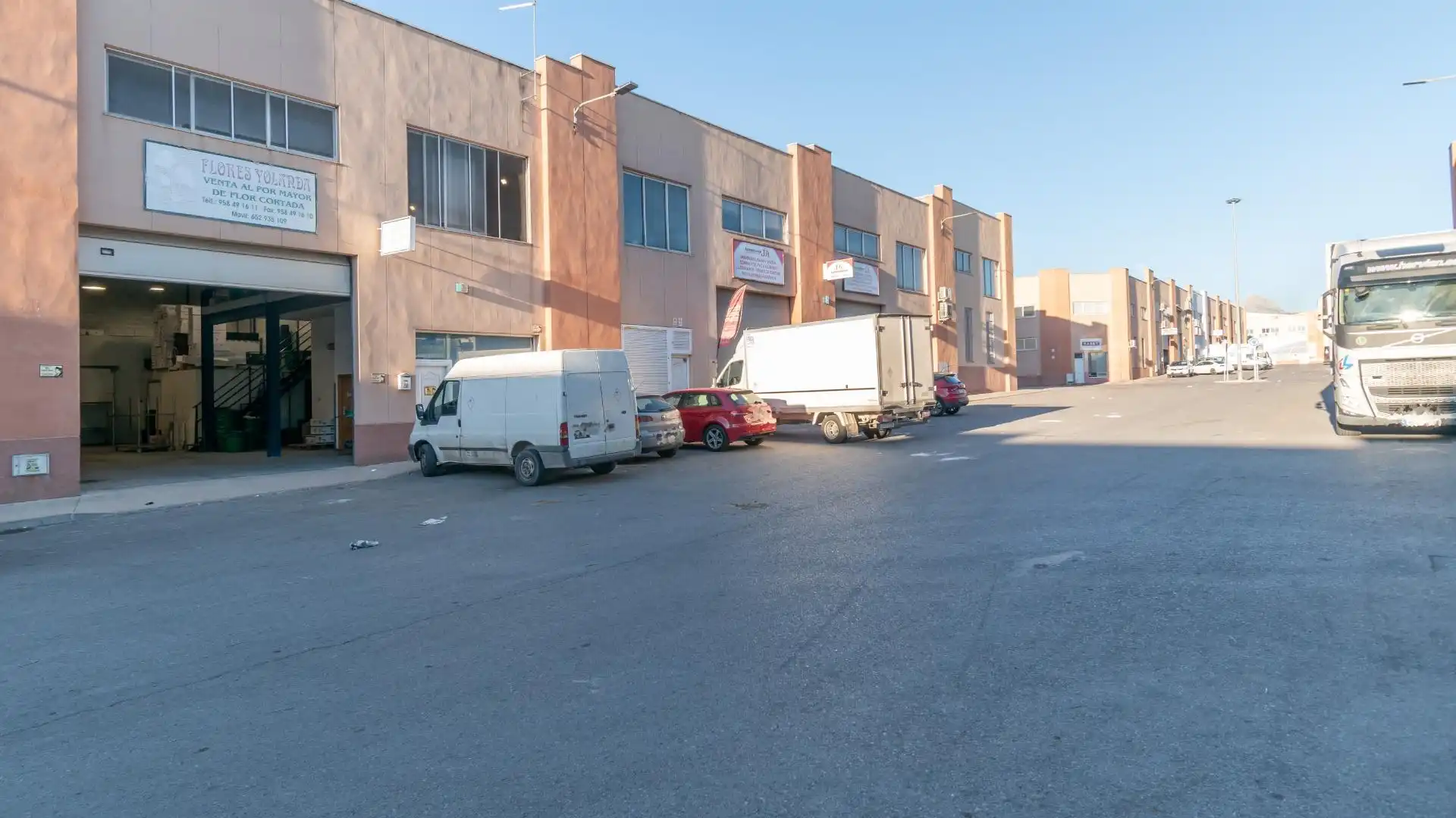 Außenansicht von Fabrikhallen zum Verkauf in Albolote