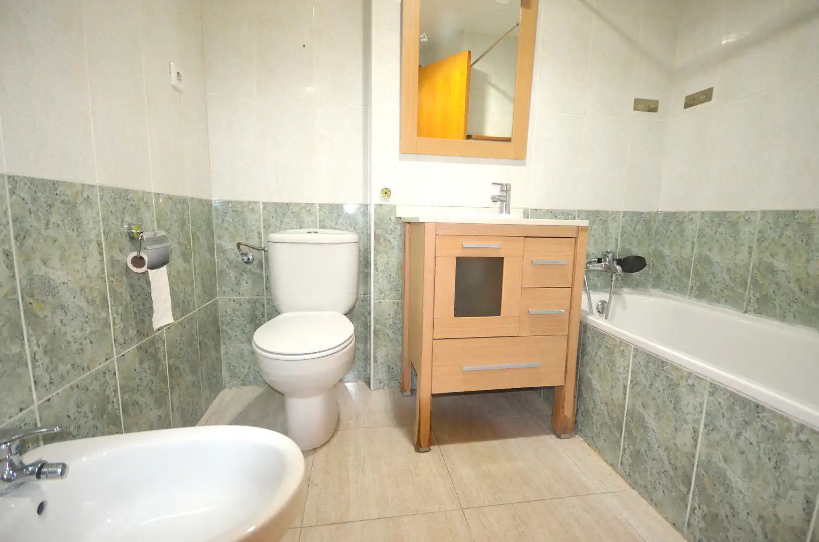 Baño de Piso de alquiler en Murcia con Aire acondicionado, Terraza y Trastero