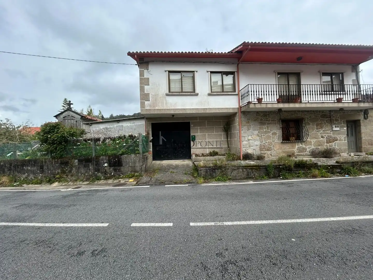 Vista exterior de Casa o xalet en venda en Poio amb Calefacció, Jardí privat i Terrassa