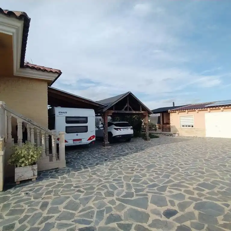 Aparcament de Casa o xalet en venda en Orihuela amb Aire condicionat, Jardí privat i Terrassa