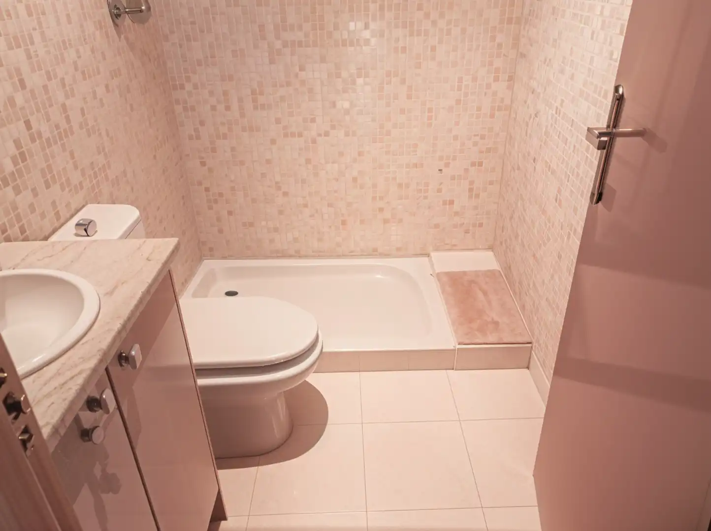 Badezimmer von Einfamilien-Reihenhaus zum Verkauf in L'Arboç mit Heizung, Terrasse und Ofen
