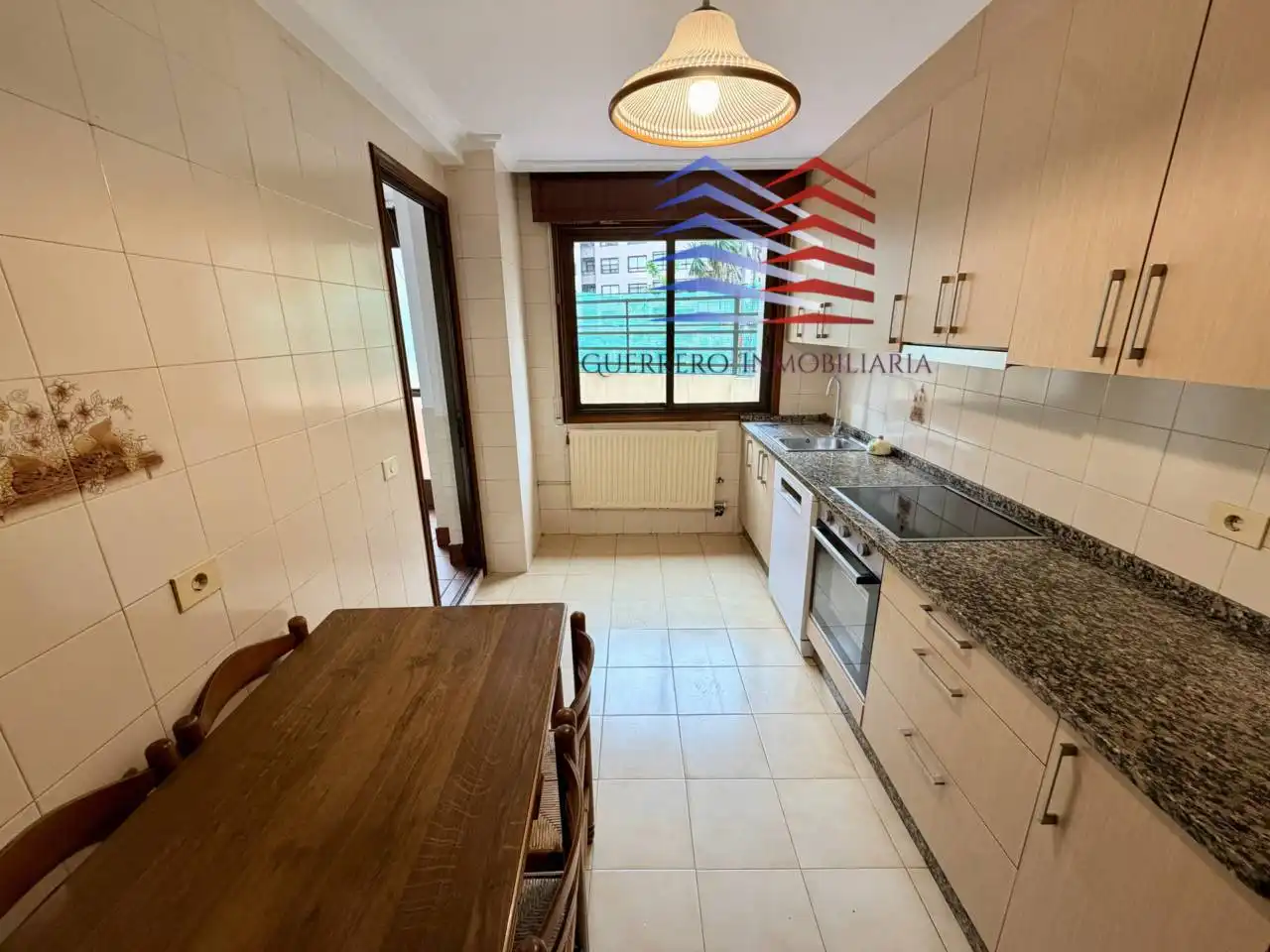 Cocina de Piso de alquiler en Vigo  con Calefacción, Parquet y Terraza