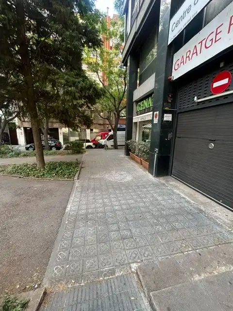 Local comercial en traspàs a Les Corts