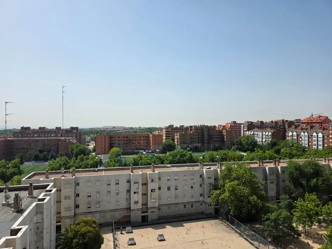 Außenansicht von Wohnung zur Miete in Madrid mit Klimaanlage, Heizung und Parkett