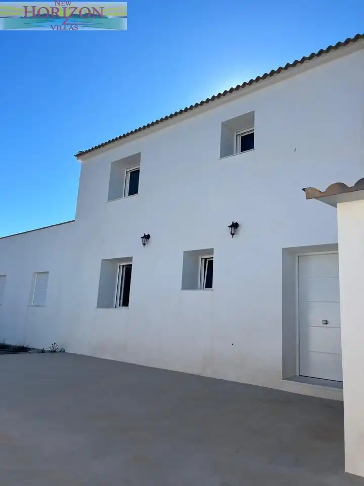 Vista exterior de Casa o xalet de lloguer en Albox amb Piscina comunitària