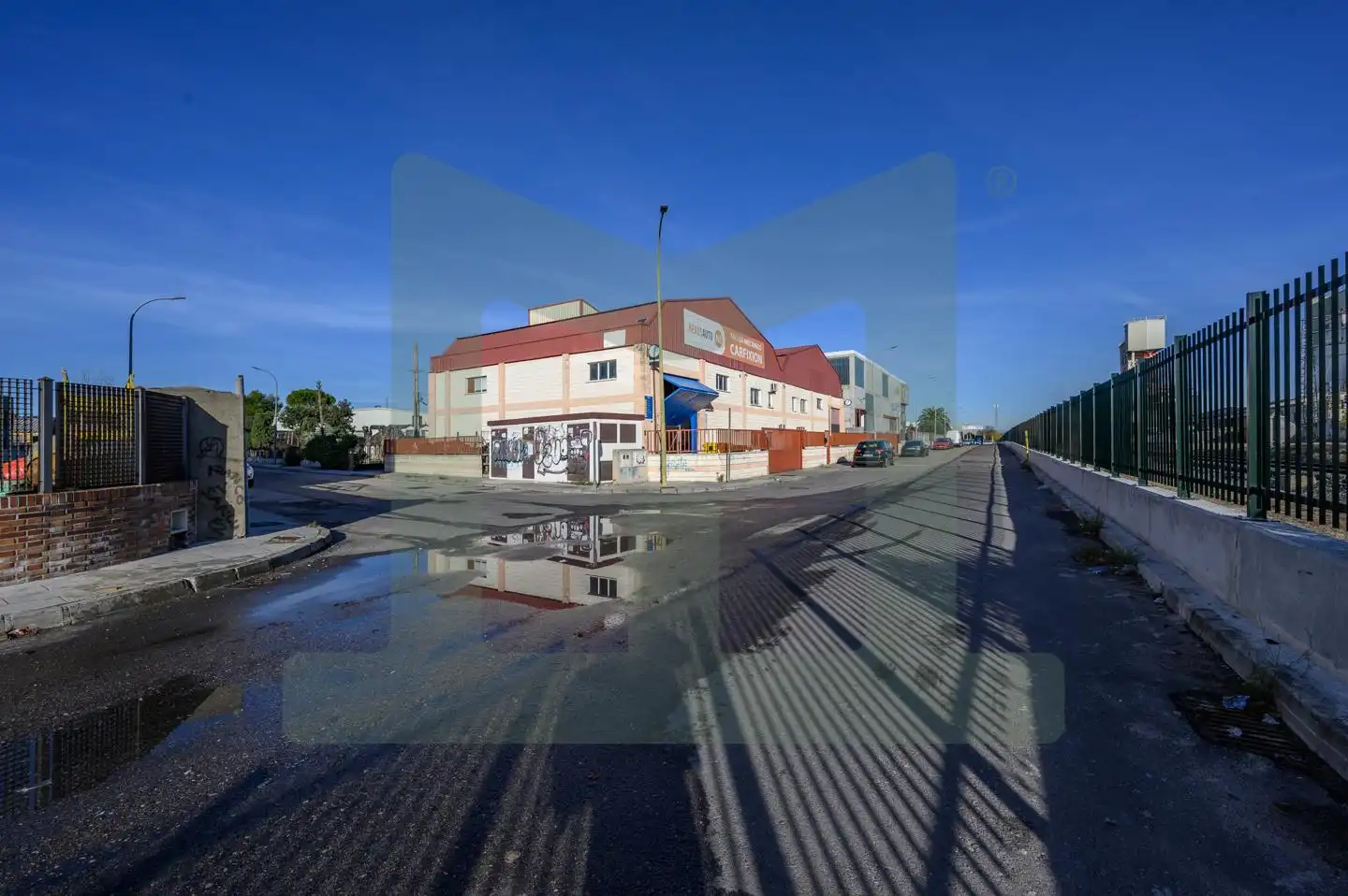 Außenansicht von Fabrikhallen zum Verkauf in Griñón