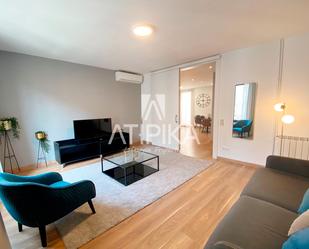 Living room of Flat to rent in  Barcelona Capital  with Air Conditioner, Heating and Parquet flooring