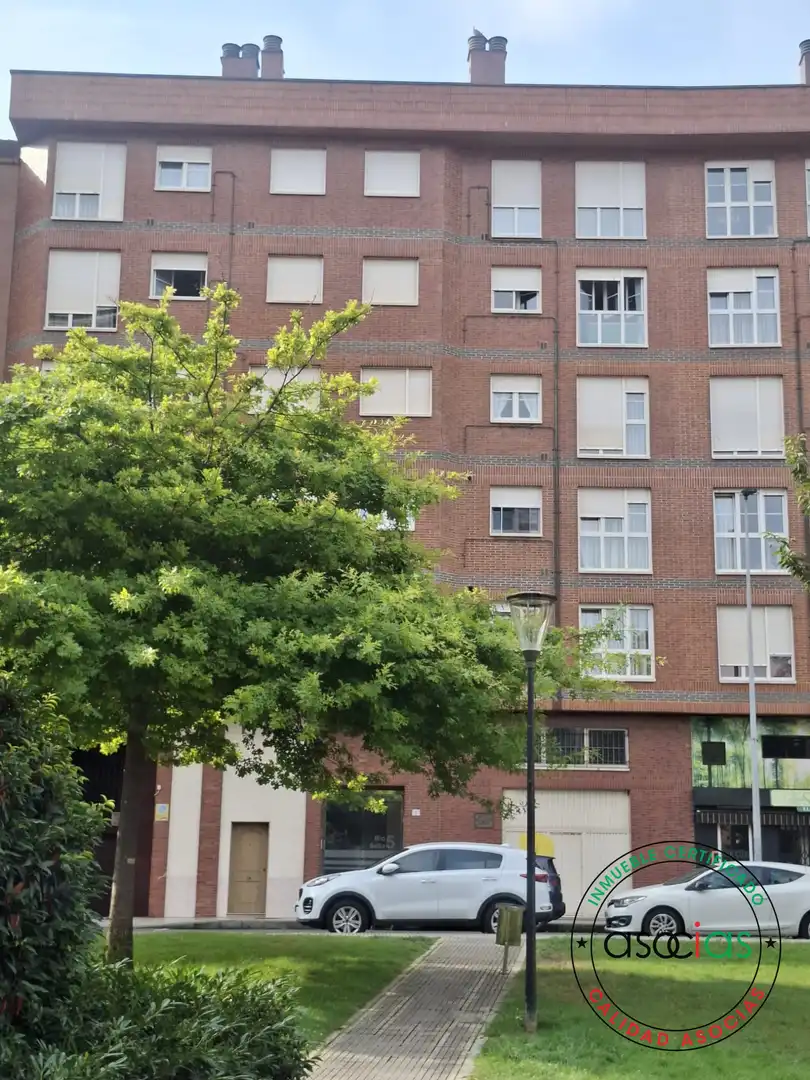 Vista exterior de Piso en venta en Gijón  con Calefacción, Parquet y Trastero