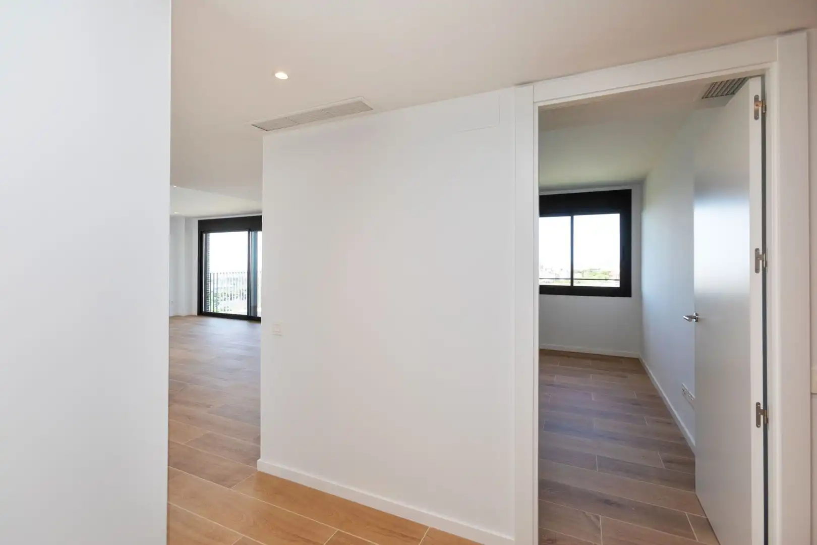 Flat with pool to rent in Carrer de Joan Miró, imagen 2