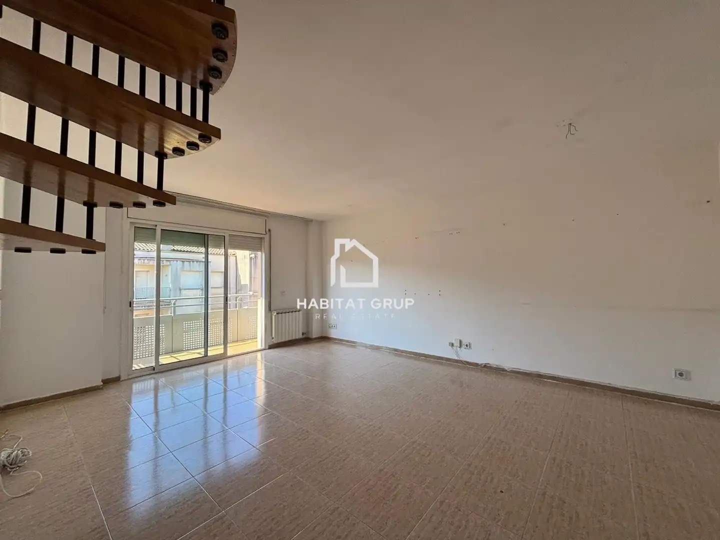 Sala d'estar de Dúplex en venda en Salt amb Calefacció, Terrassa i Traster