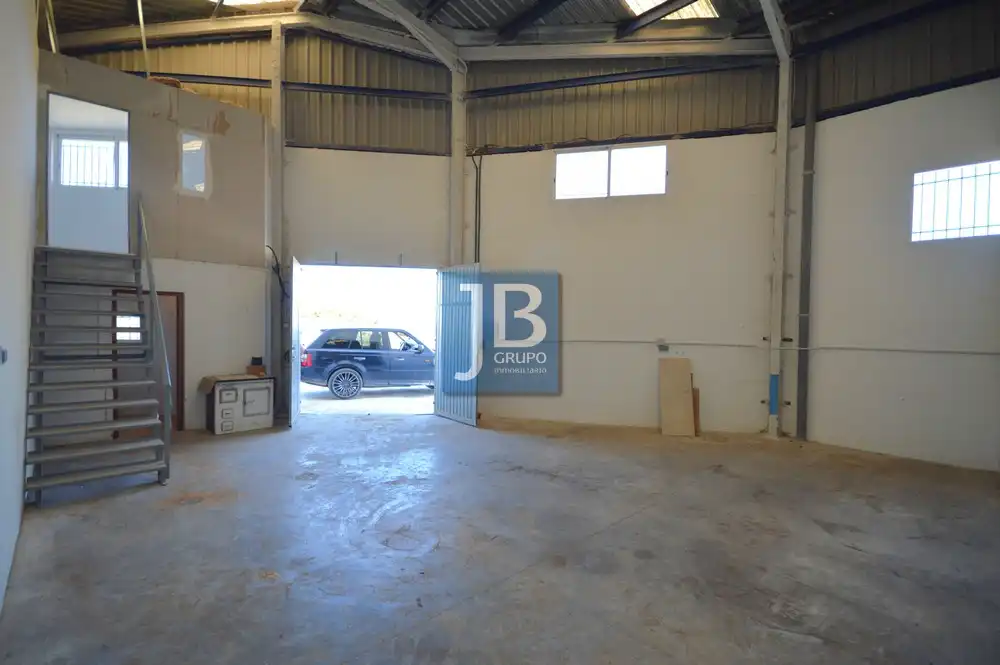 Nave industrial de alquiler en L'Alcúdia de Crespins
