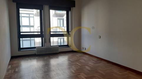 Foto 2 von Wohnung zur Miete in Calle Campoamor, Salesas - Foncalada - Campoamor, Oviedo