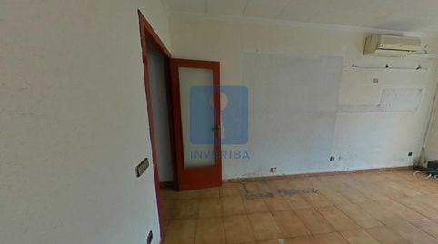 PONEMOS EN VENTA ESTE INMUEBLE OKUPADO, SITUADO EN LA CALLE CALDERON DE LA BARCA  ,  BADALONA, BARCELONA, imatge 2
