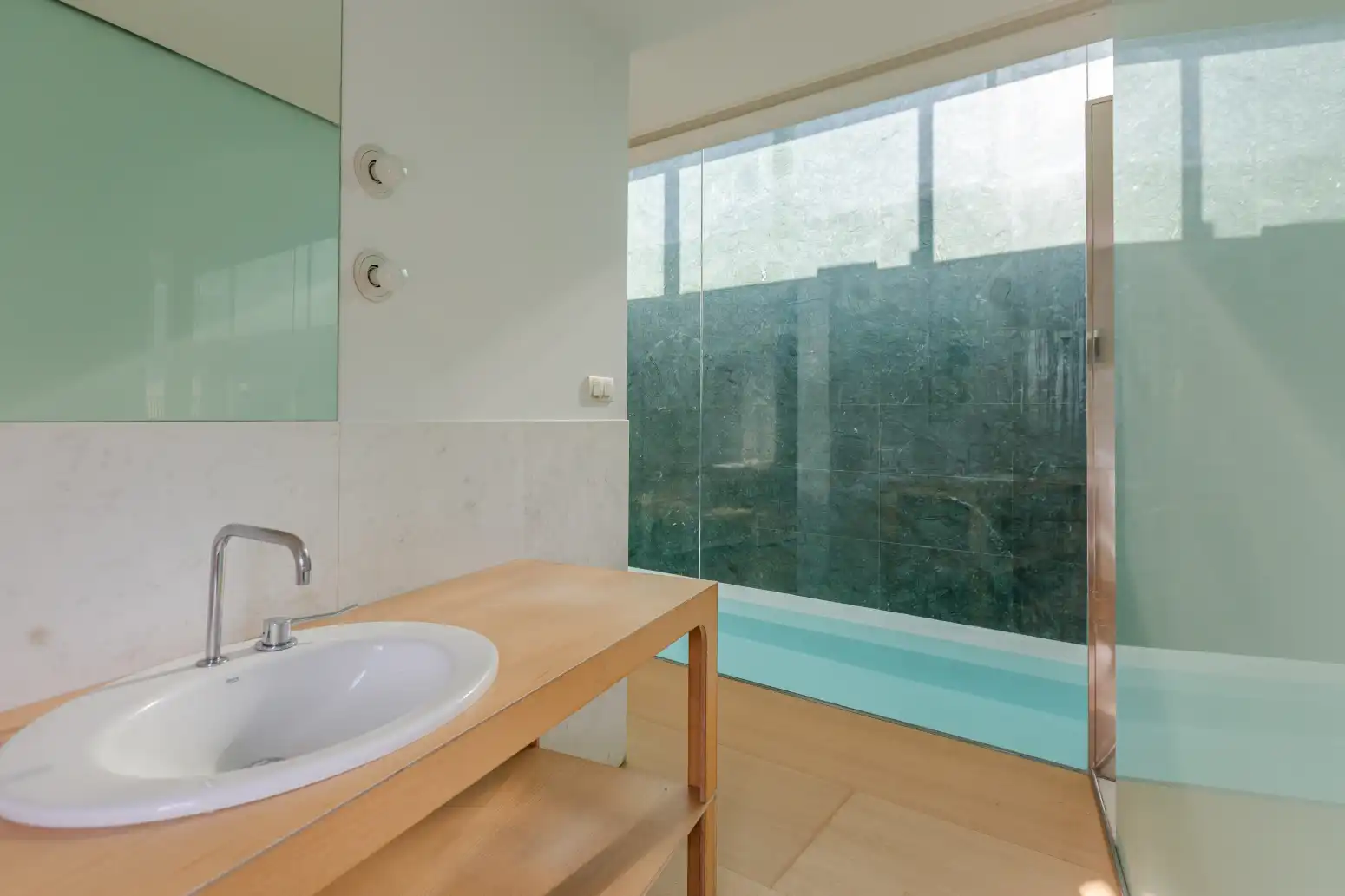 Badezimmer von Haus oder Chalet zur Miete in Valle de Egüés / Eguesibar mit Klimaanlage, Heizung und Privatgarten