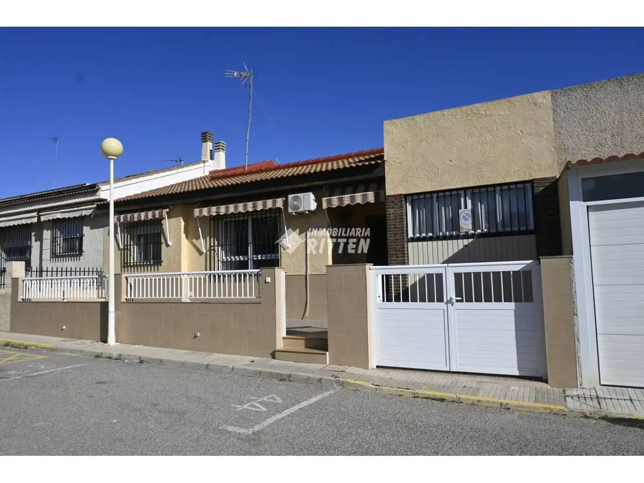 Vista exterior de Casa adosada en venta en Cartagena con Aire acondicionado, Jardín privado y Terraza