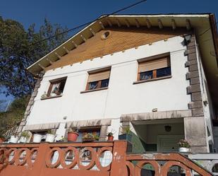Vista exterior de Casa o xalet en venda en Mieres (Asturias) amb Calefacció, Terrassa i Traster