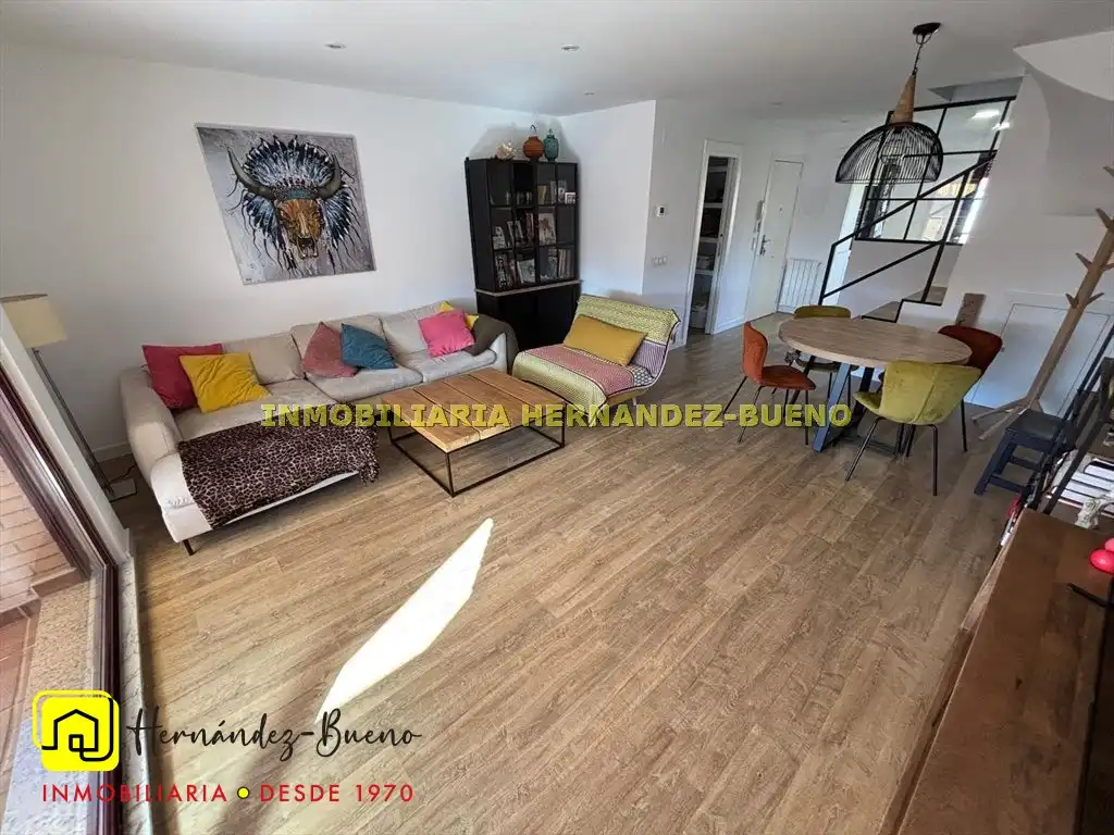 Sala de estar de Dúplex de alquiler en Salamanca con Calefacción, Terraza y Piscina