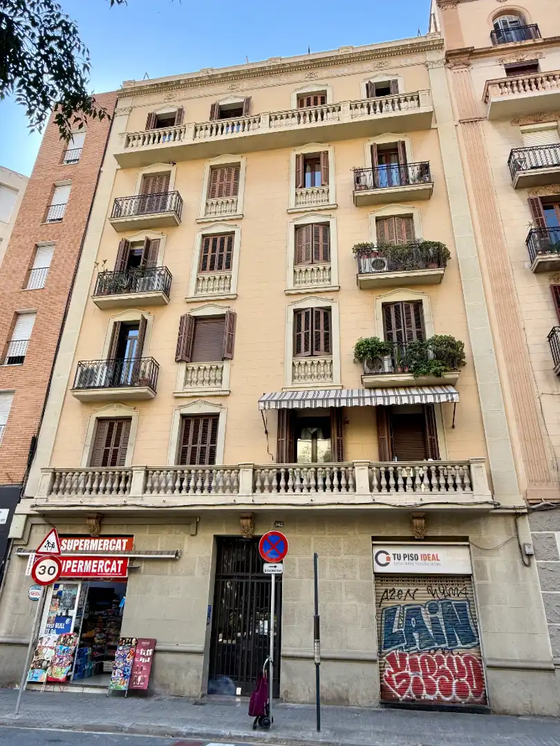 Exterior view of Flat for sale in Barcelona  with Heating, Parquet flooring and Furnished