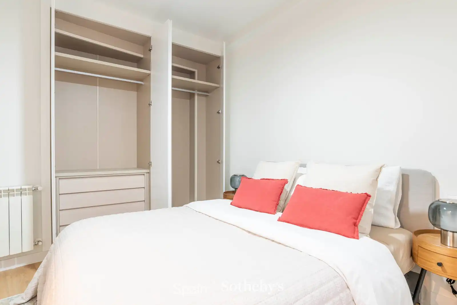 Dormitori de Apartament en venda en Madrid amb Aire condicionat i Terrassa