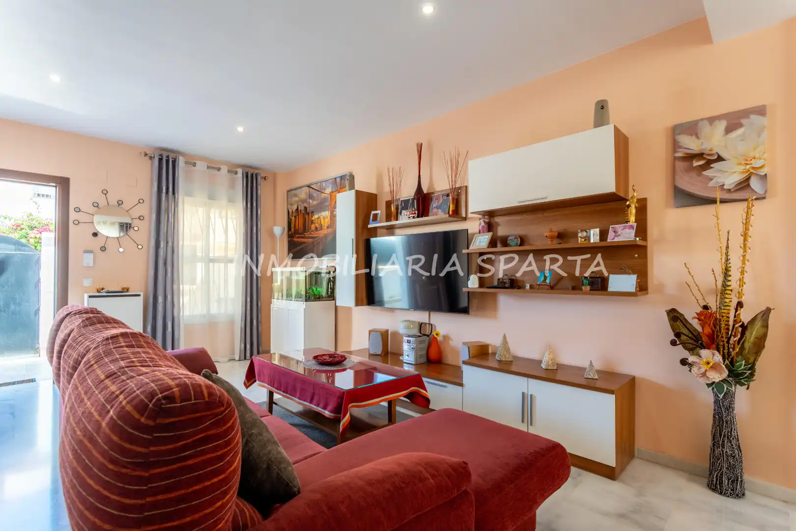 Sala de estar de Casa adosada en venta en Villanueva del Ariscal con Aire acondicionado, Calefacción y Jardín privado