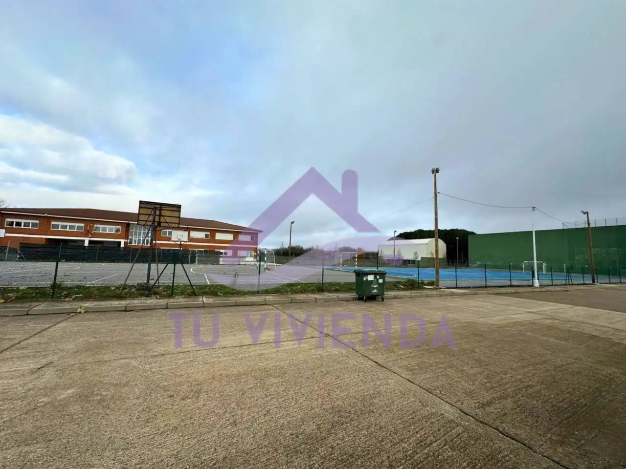 Parking of Commercial properties for sale in Buenavista de Valdavia