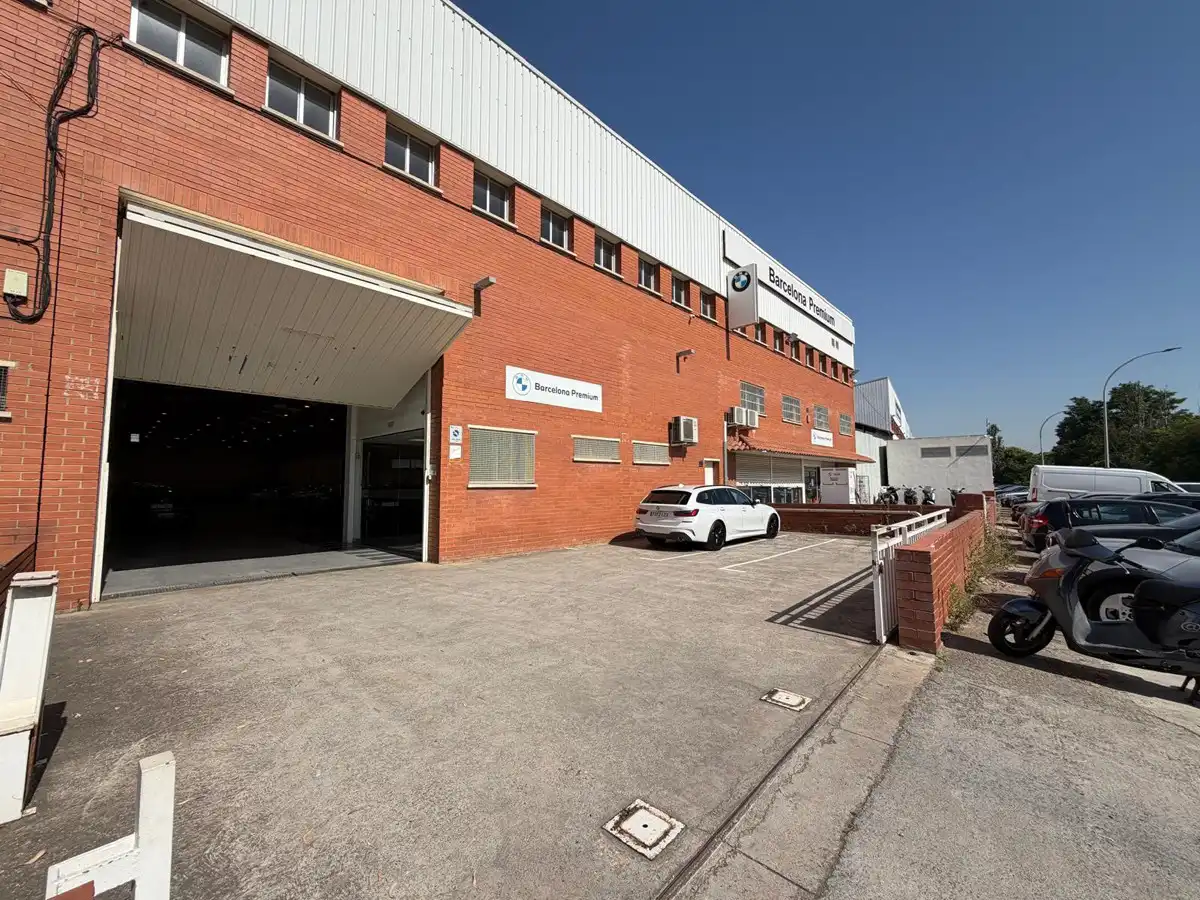 Vista exterior de Nau industrial de lloguer en Sant Boi de Llobregat