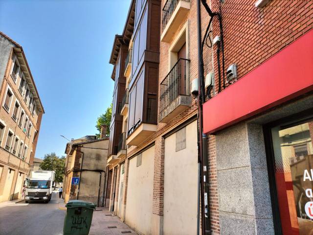 Local comercial en Venta en Calle del Conde Garay en Saldaña