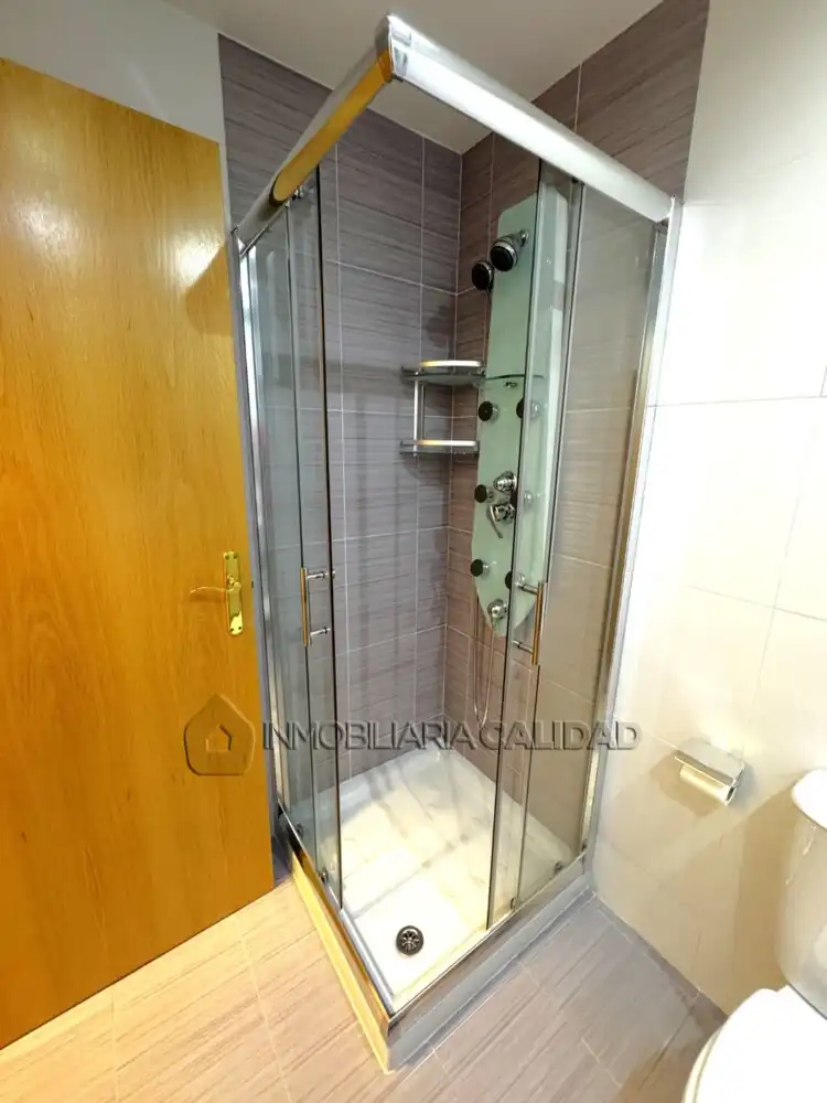 Baño de Piso en venta en Burgos con Calefacción, Terraza y Trastero