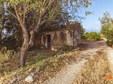 Rustikales Grundstück zum Verkauf in Santa Bàrbara