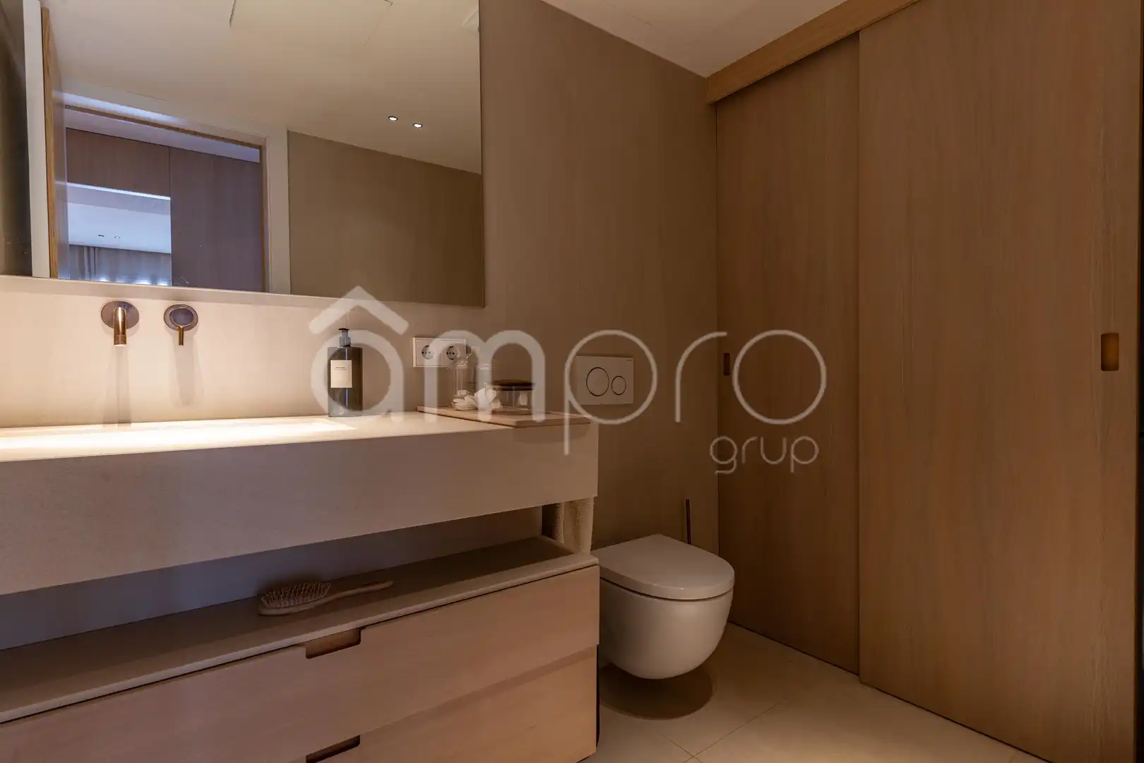 Badezimmer von Wohnung zum Verkauf in Salou mit Klimaanlage, Heizung und Terrasse