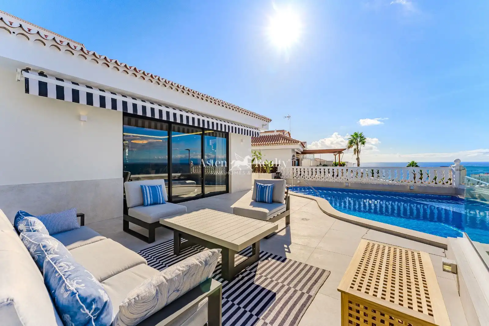 Casa con piscina en venta en Europa