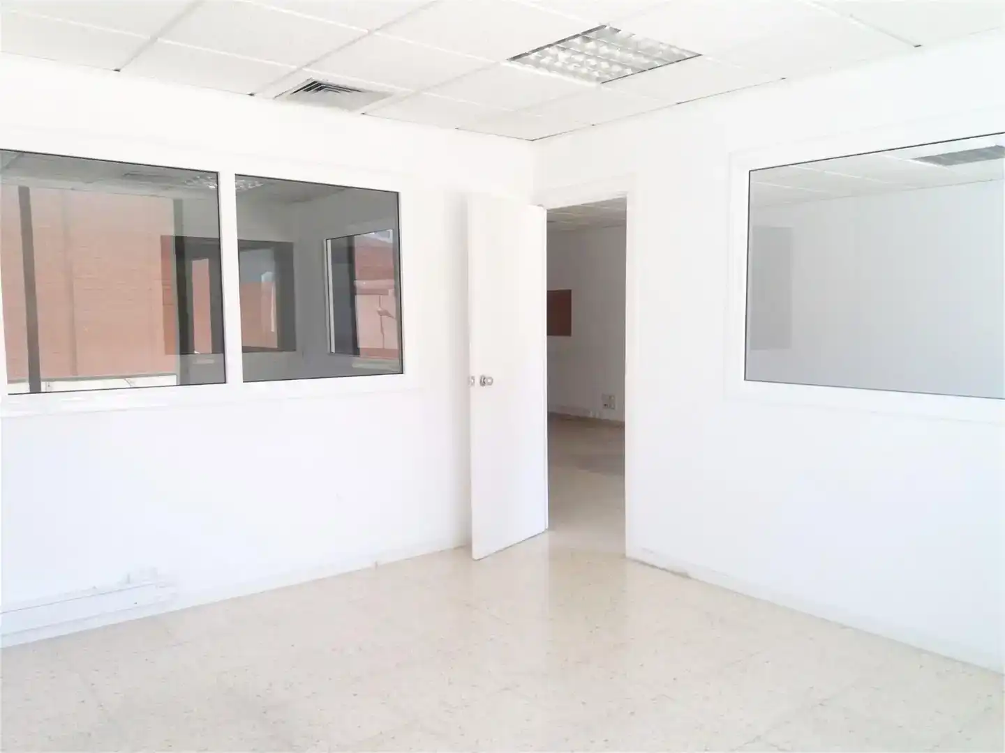 Local de alquiler en Cornellà de Llobregat con Aire acondicionado