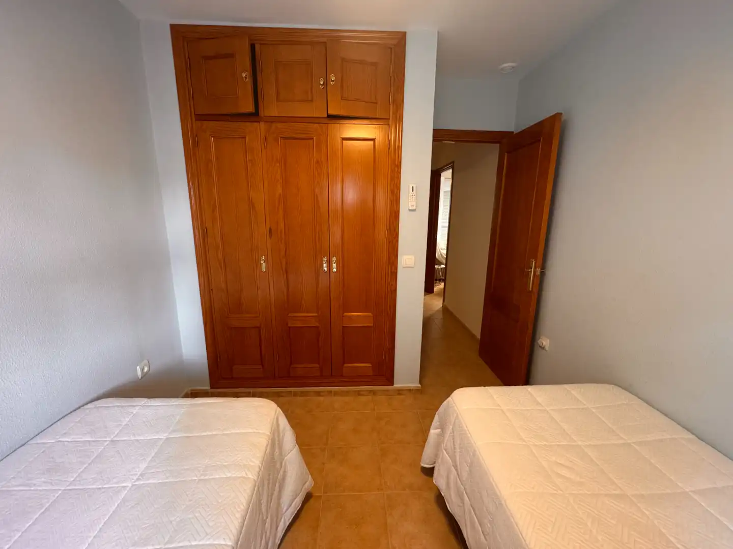 Habitación de Apartamento en venta en Chiclana de la Frontera con Aire acondicionado, Amueblado y Piscina comunitaria