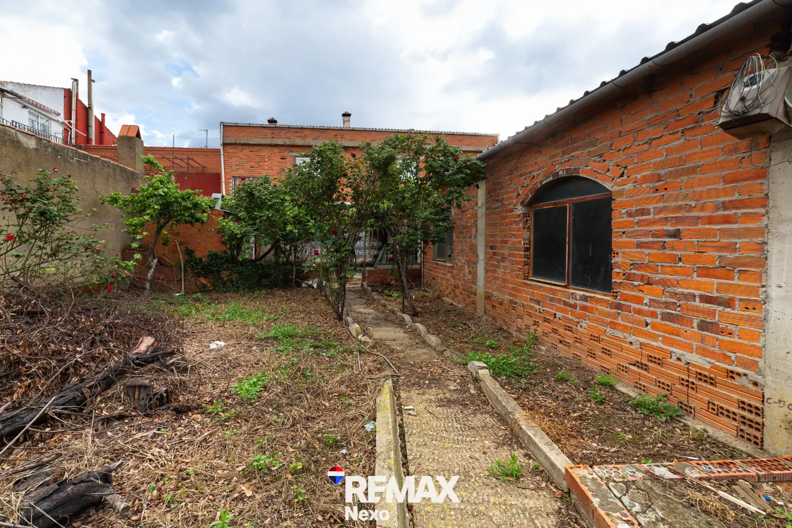 Casa adosada en venta en Benavente con Jardín privado, Parquet y Trastero