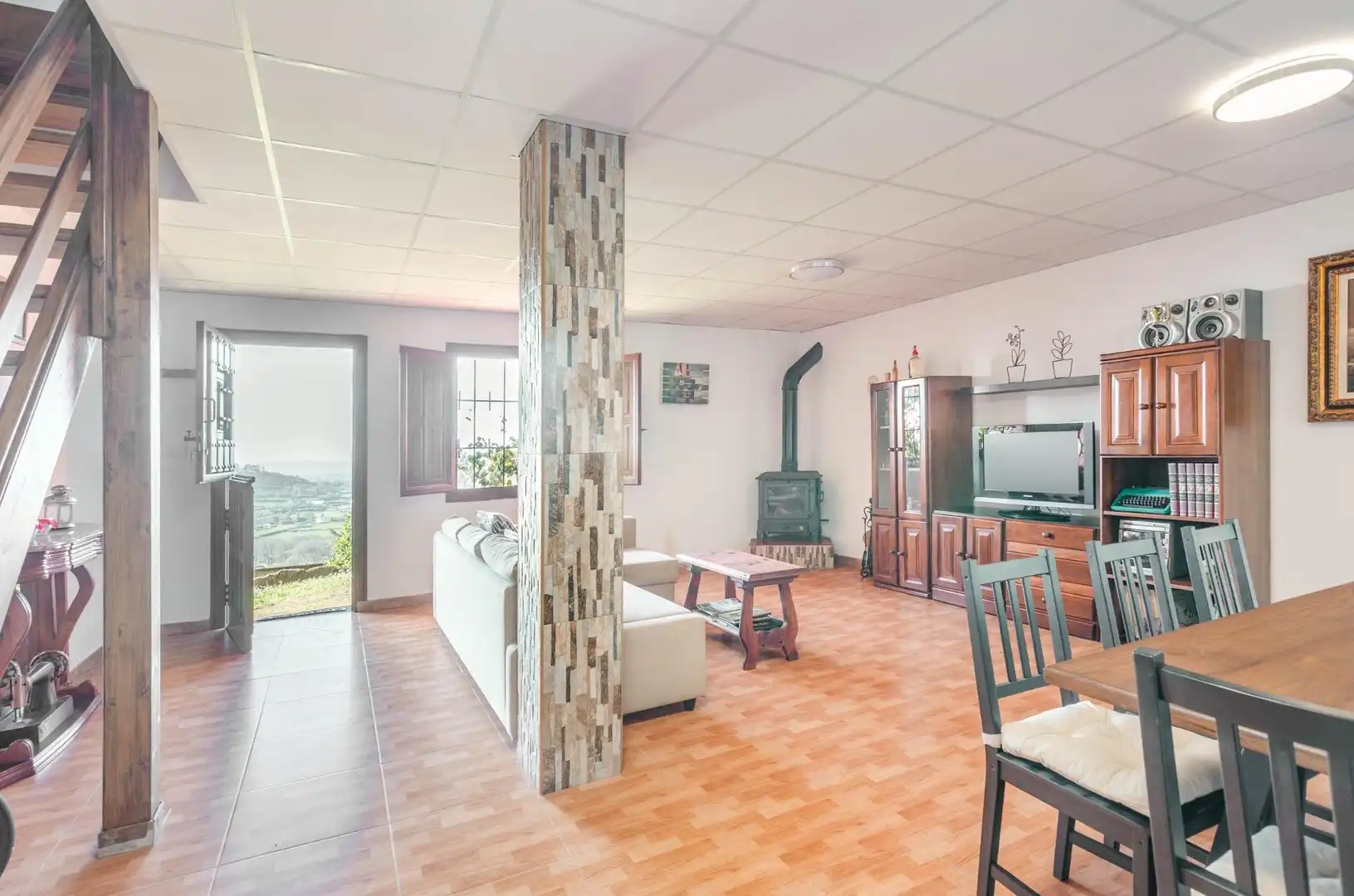 Sala d'estar de Casa o xalet en venda en Siero amb Calefacció, Jardí privat i Moblat