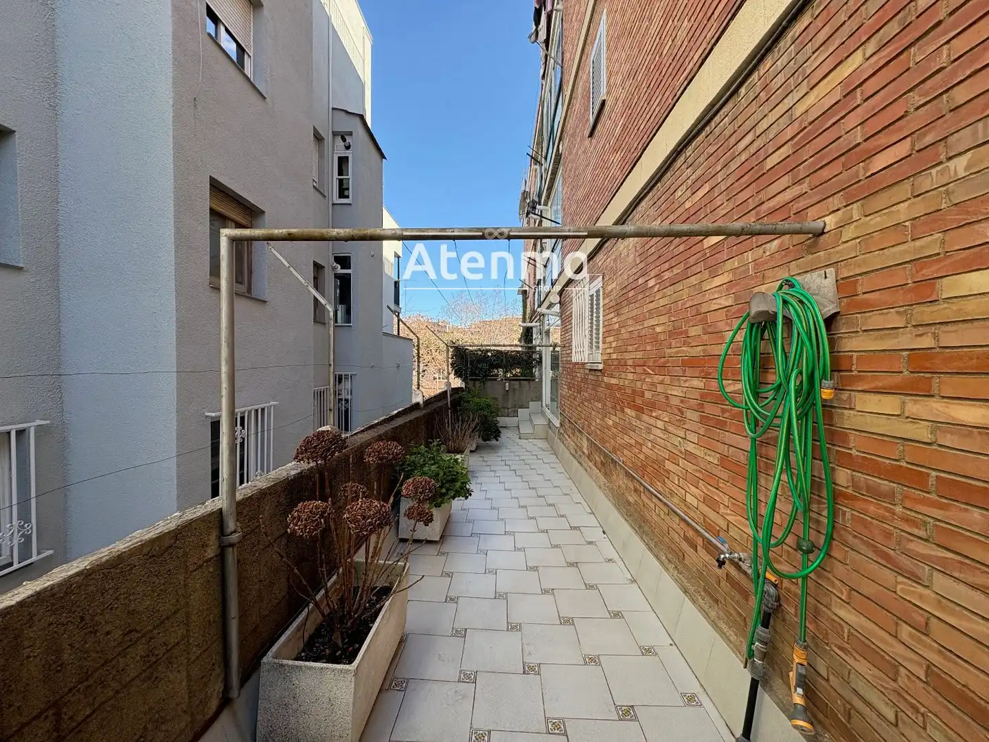 Vista exterior de Piso en venta en Barcelona con Calefacción, Jardín privado y Terraza