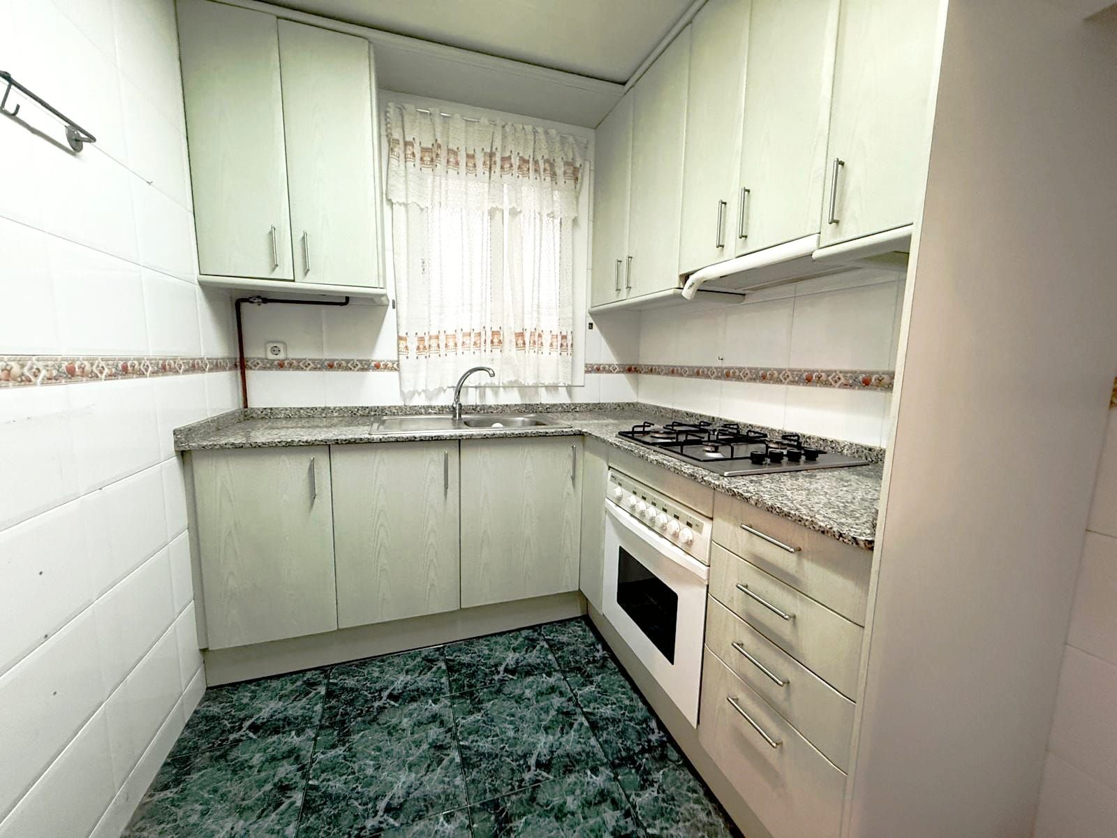 Cuina de Pis en venda en L'Hospitalet de Llobregat amb Balcó