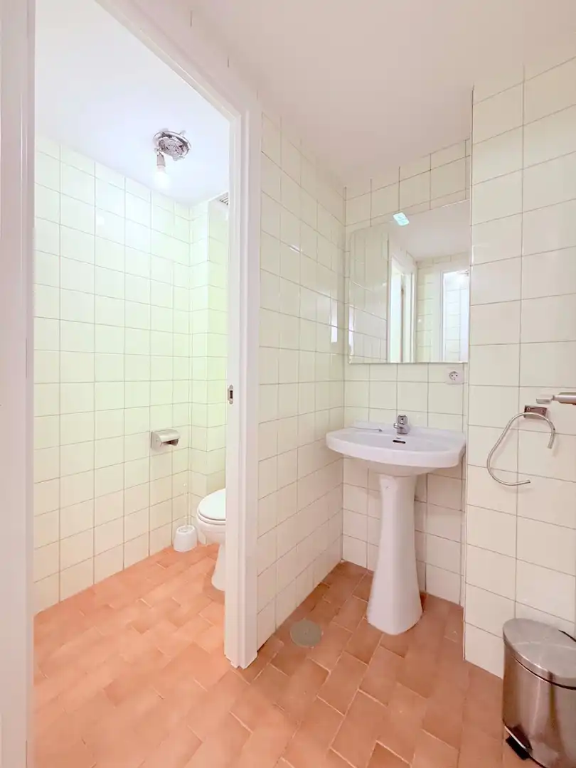 Bathroom of Commercial properties for rent in Suroeste - Zona Hospital