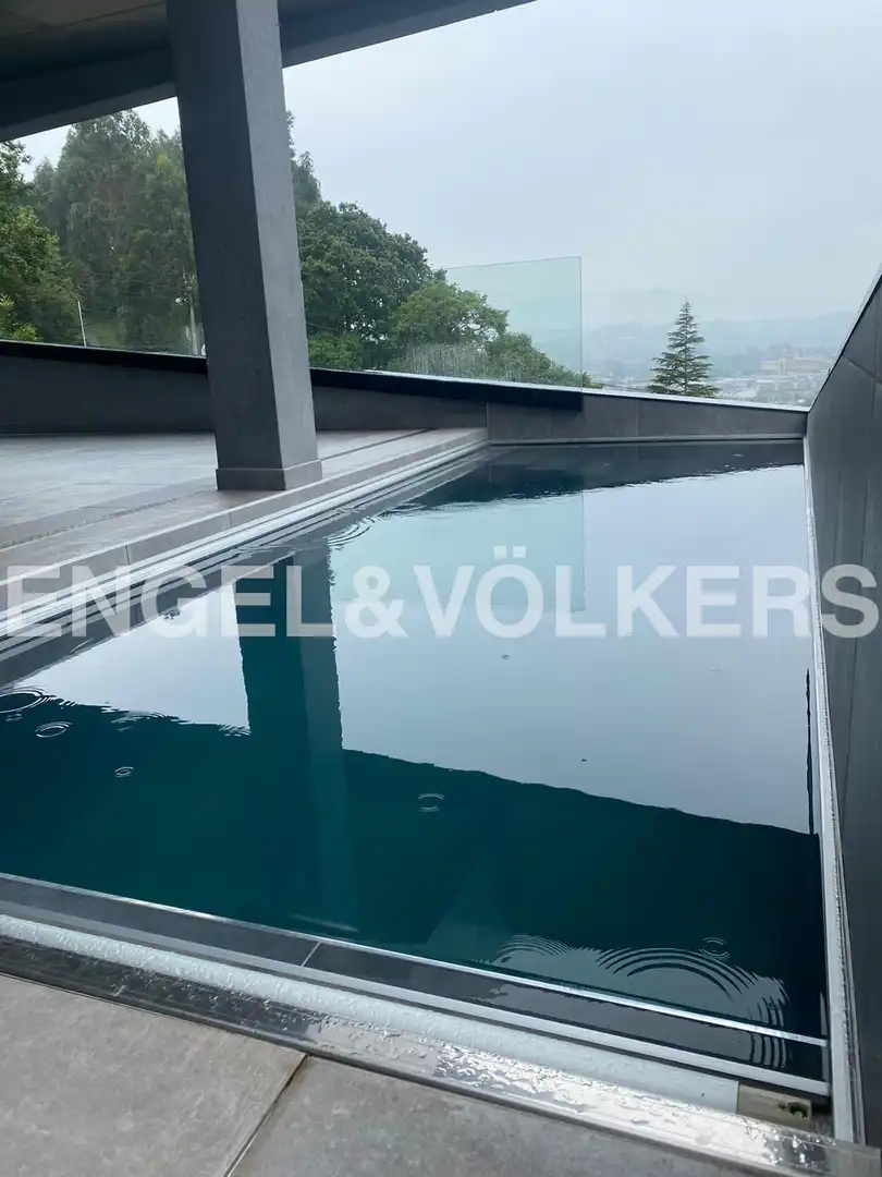 Piscina de Casa o chalet en venta en Gijón  con Calefacción, Parquet y Trastero