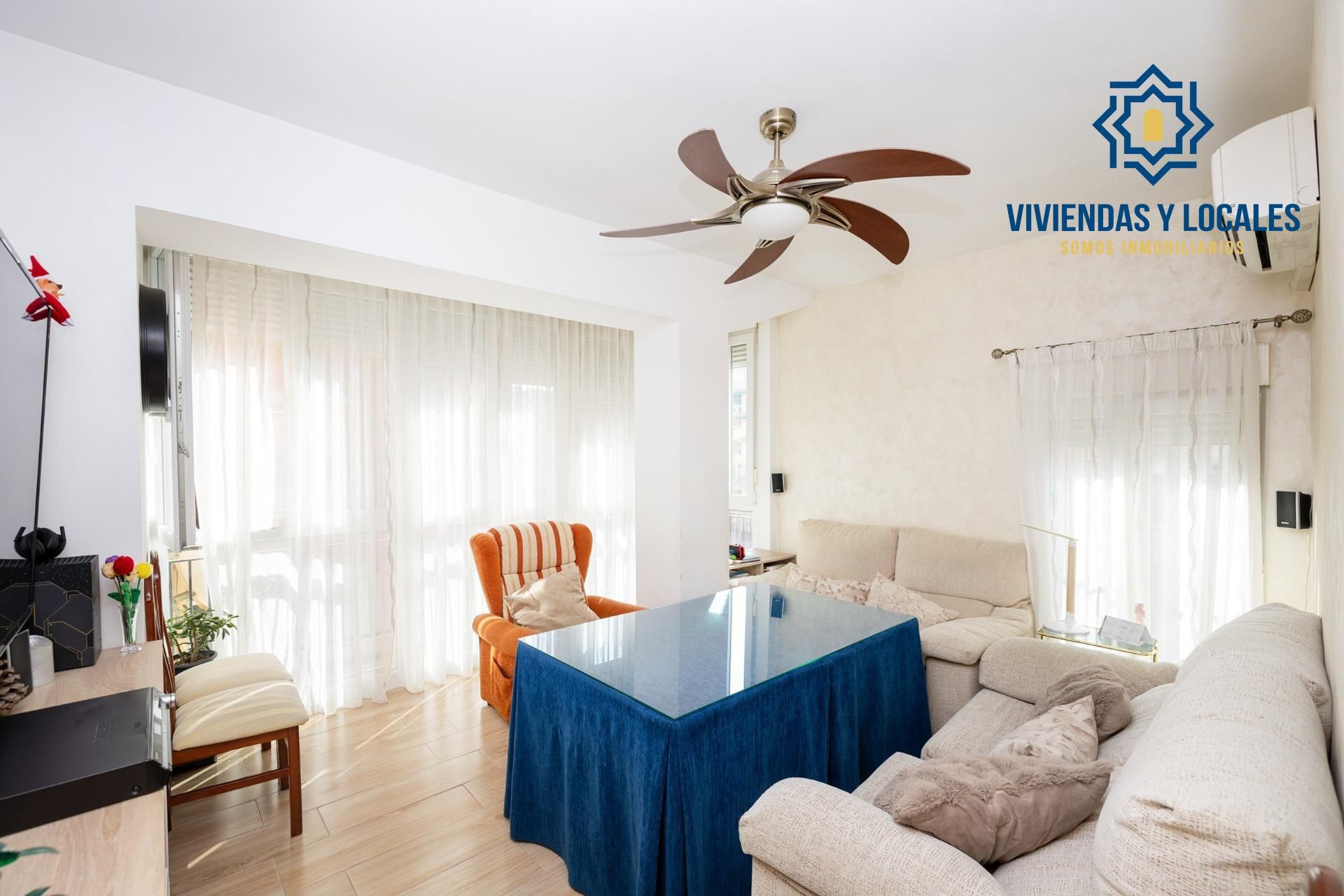 Sala d'estar de Pis en venda en  Granada Capital